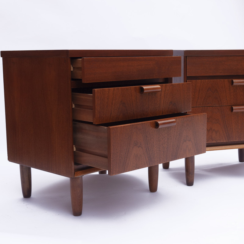 Coppia di comodini vintage in teak di Austin Suite, anni '60