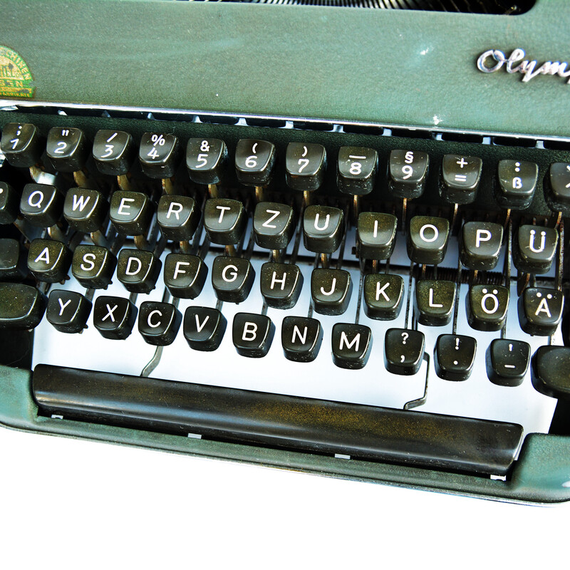 Machine à écrire valise vintage par Olympia Wilhelmshaven, Allemagne 1953