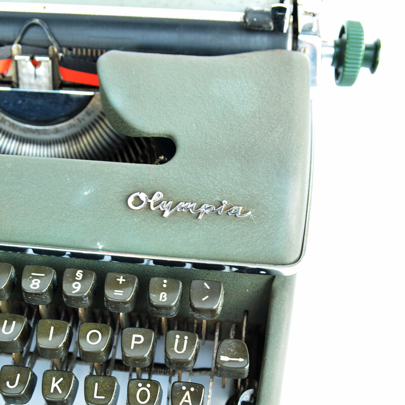 Machine à écrire valise vintage par Olympia Wilhelmshaven, Allemagne 1953
