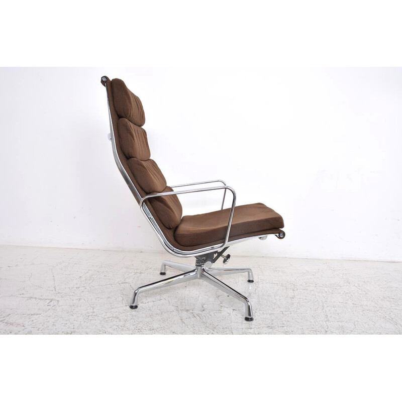 Vintage Soft Pad Ea 222 fauteuil van Charles en Ray Eames voor Vitra, 1969