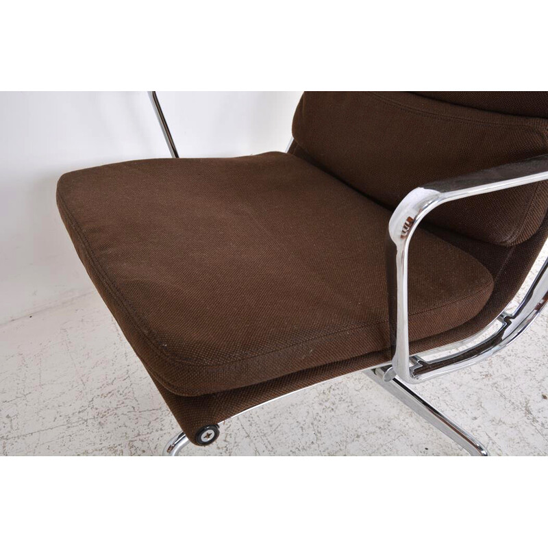 Vintage Soft Pad Ea 222 fauteuil van Charles en Ray Eames voor Vitra, 1969