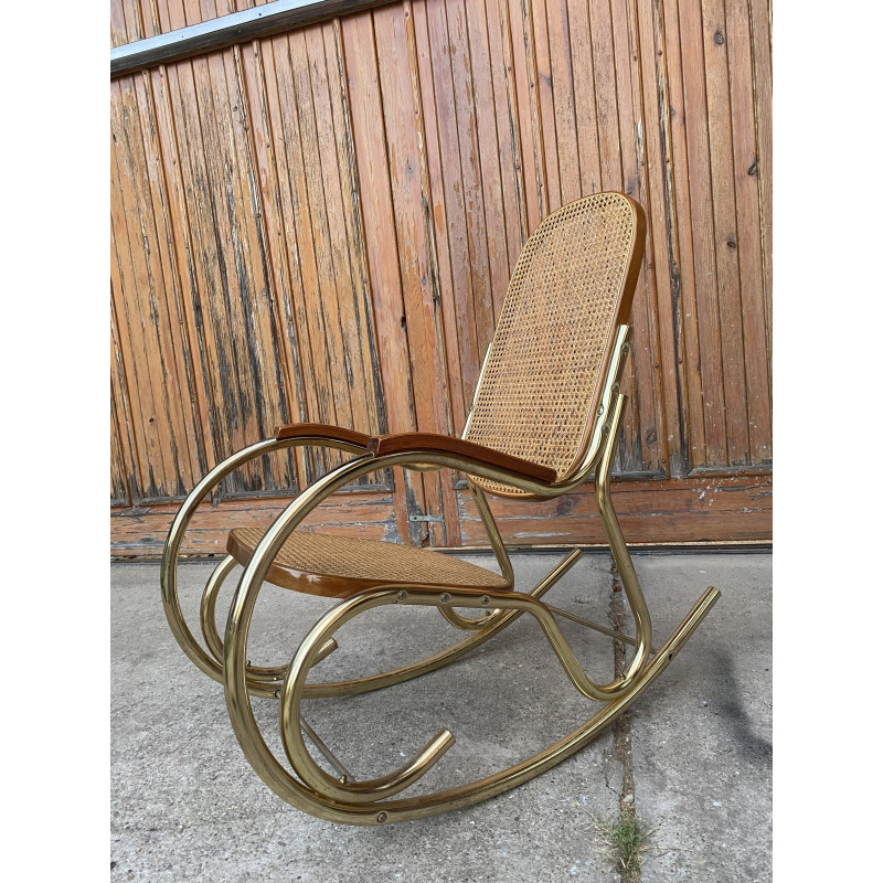 Sedia a dondolo vintage in ottone e rattan, Italia