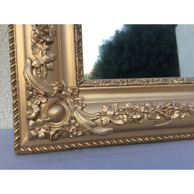 Specchio barocco vintage con cornice in legno e stucco dorato