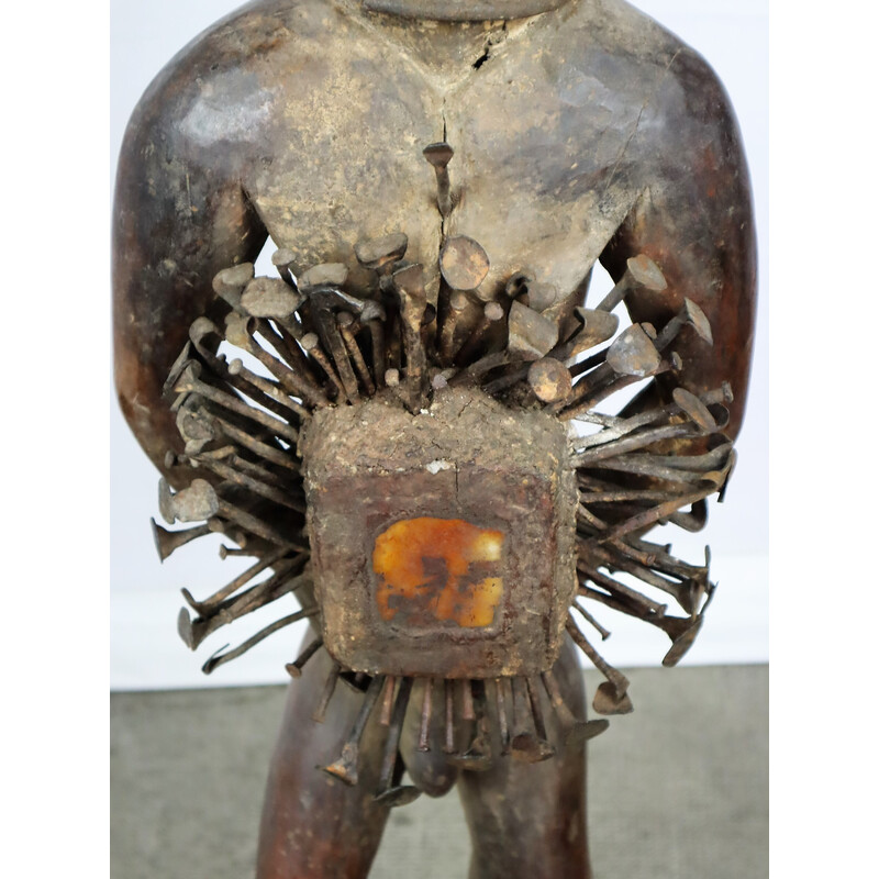 Vintage Nkisi Nkonde Kongo-Vili standbeeld