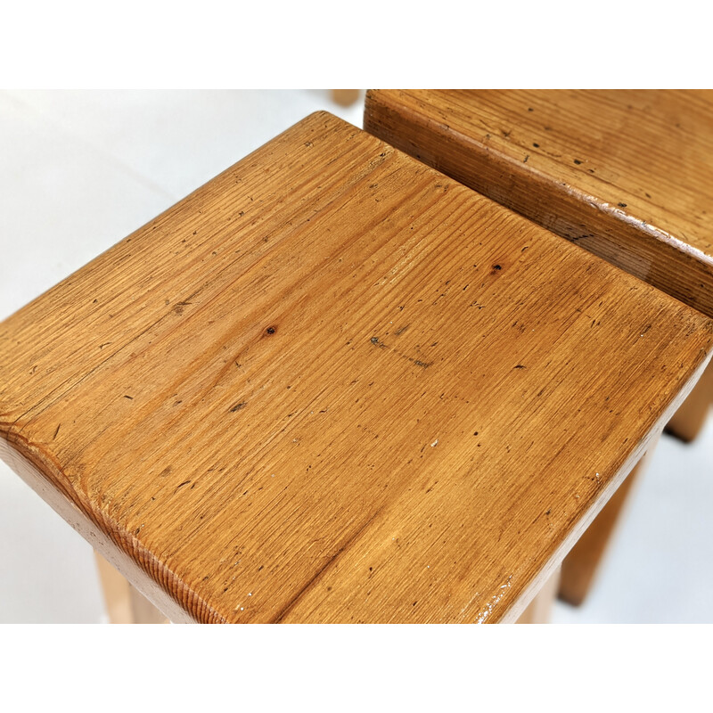 Conjunto de 4 taburetes vintage en madera de pino, seleccionados por Charlotte Perriand para Les Arcs 1960