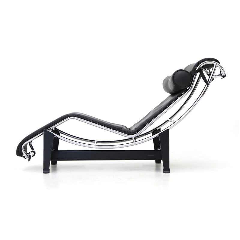Vintage Lc4 lounge chair by Le Corbusier, Pierre Jeanneret and