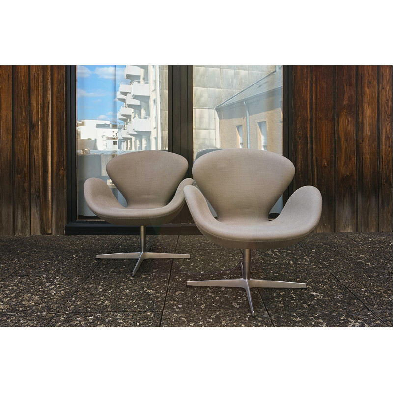 Paar vintage Swan fauteuils van Arne Jacobsen, 2013