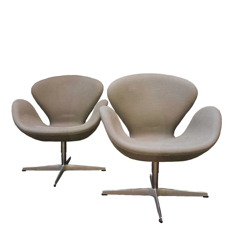 Pair of vintage Swan armchairs by Arne Jacobsen, 2013