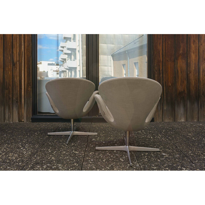 Paire de fauteuils vintage Swan d'Arne Jacobsen, 2013