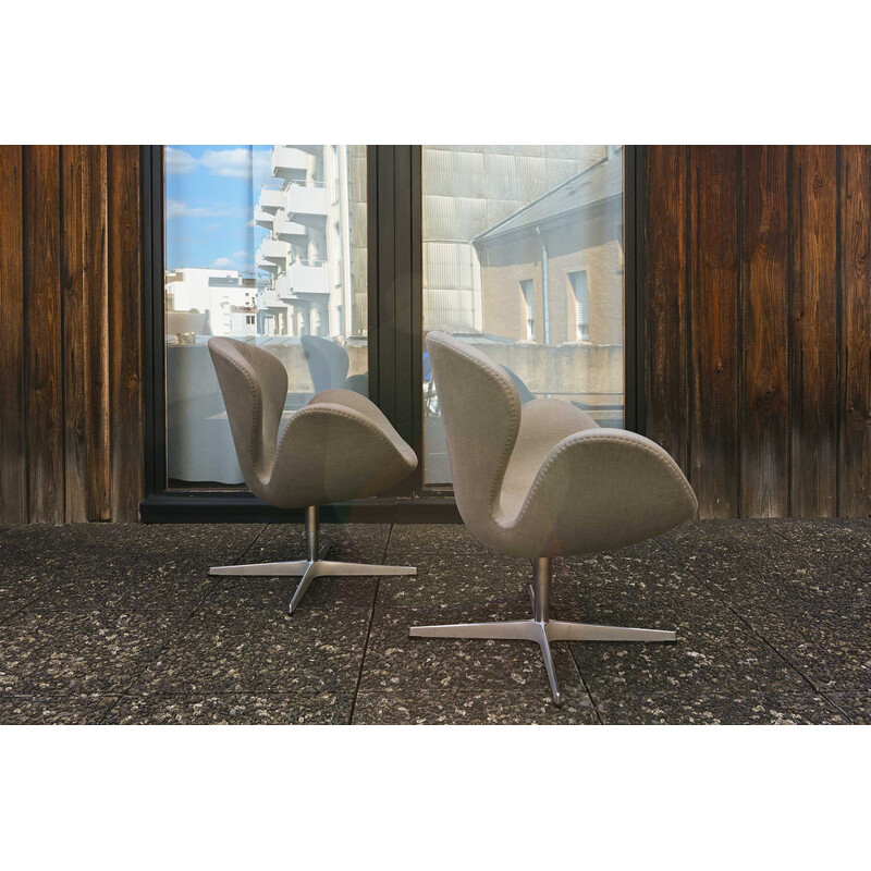 Paar vintage Swan fauteuils van Arne Jacobsen, 2013