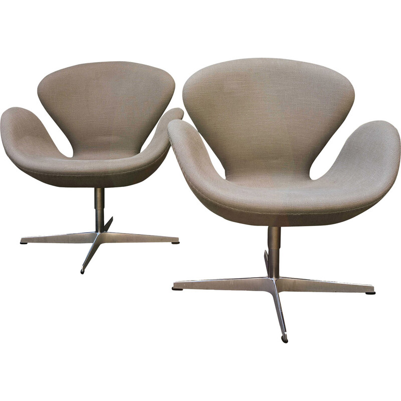 Paar vintage Swan fauteuils van Arne Jacobsen, 2013