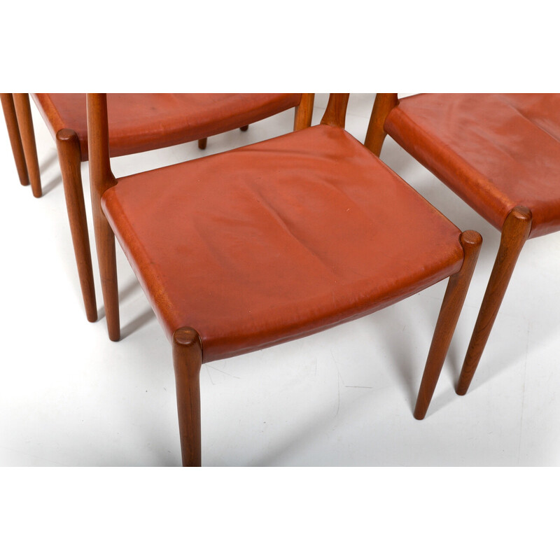 Set van 6 vintage stoelen van Niels O. Møller, teak en rood leer, 1960.