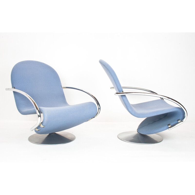 Paire de deux fauteuils bleu clairs Fritz Hansen en laine et en aluminium, Verner PANTON - 1970