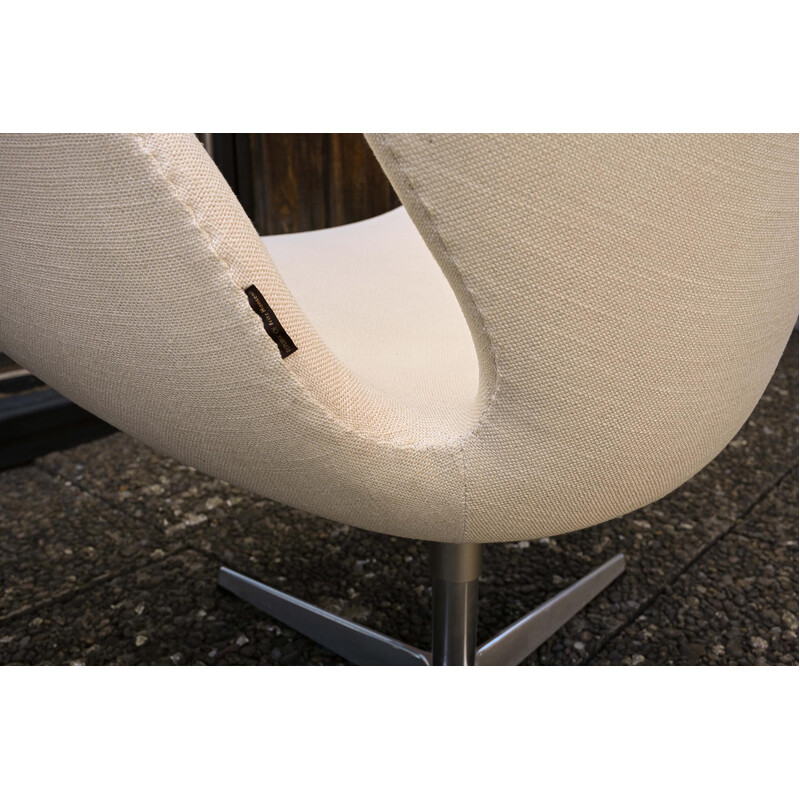 Cadeira de braços de cisne vintage de Arne Jacobsen para Fritz Hansen, 2013