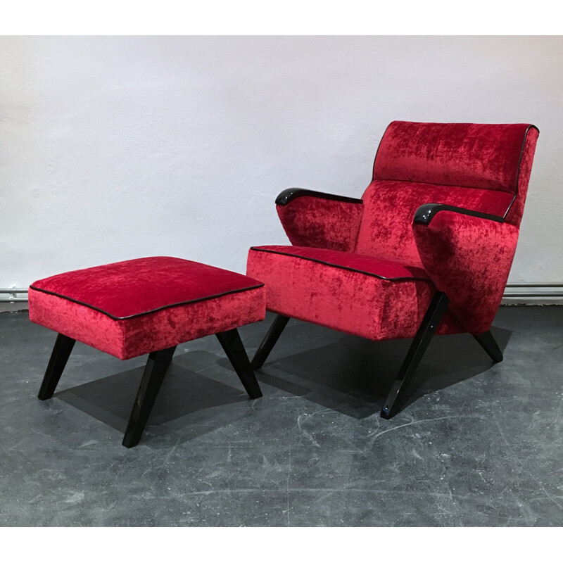 Mid-century red lounge chair with ottoman in velvet and wood - 1950s