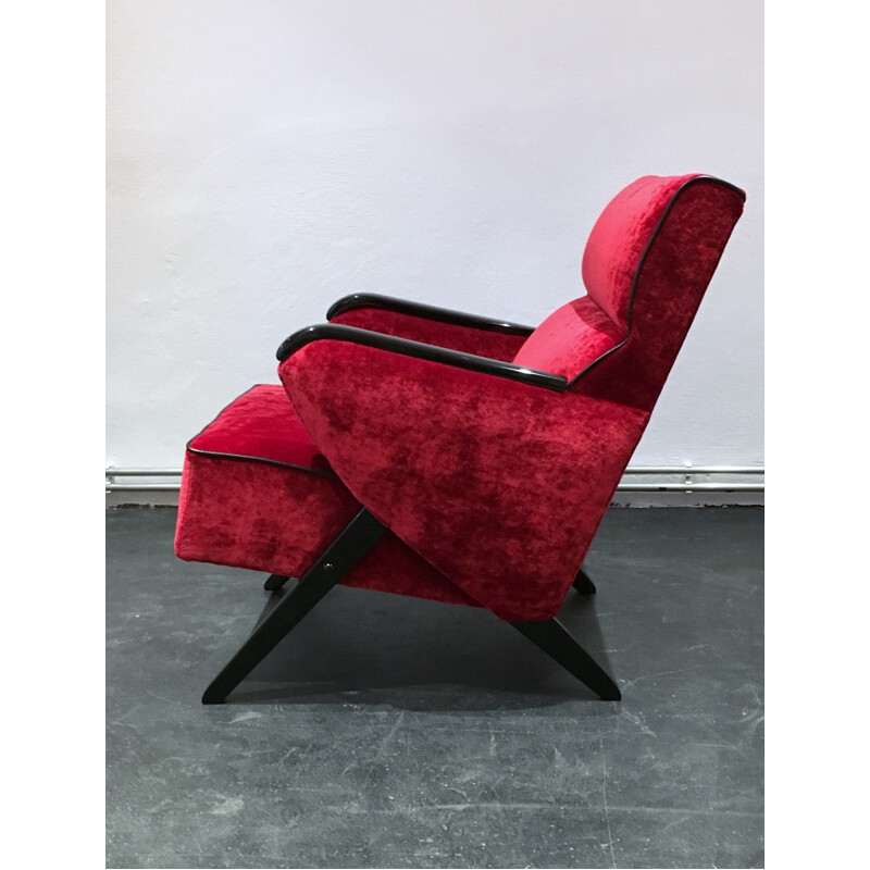 Mid-century red lounge chair with ottoman in velvet and wood - 1950s