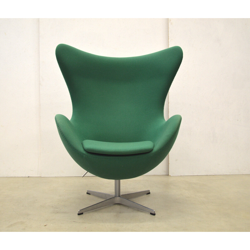 Fritz Hansen "Egg" green fabric armchair, Arne JACOBSEN - 2000s