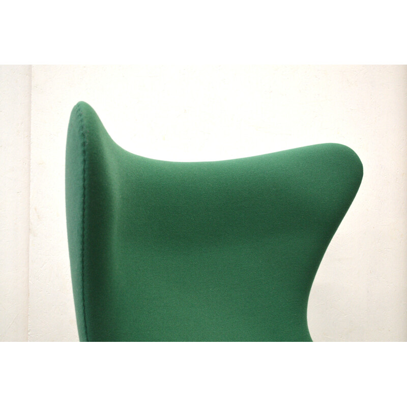 Fritz Hansen "Egg" green fabric armchair, Arne JACOBSEN - 2000s