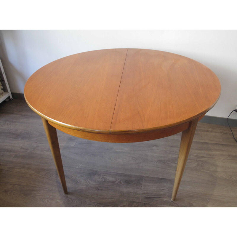 Round extendible dining table in massive wood - 1960s