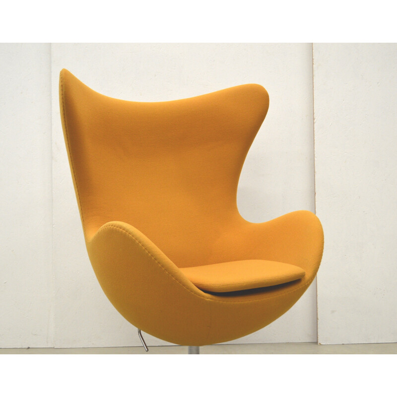 Fauteuil "Egg" jaune Fritz Hansen en tissu , Arne JACOBSEN - 2000