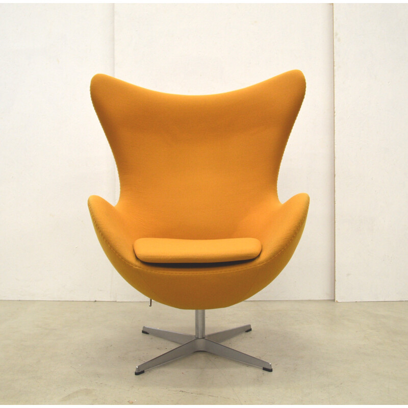 Fauteuil "Egg" jaune Fritz Hansen en tissu , Arne JACOBSEN - 2000