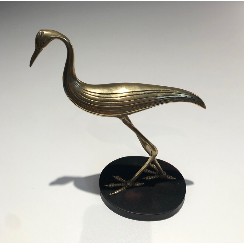 Pájaro estilizado de latón vintage sobre base de madera ennegrecida, 1970