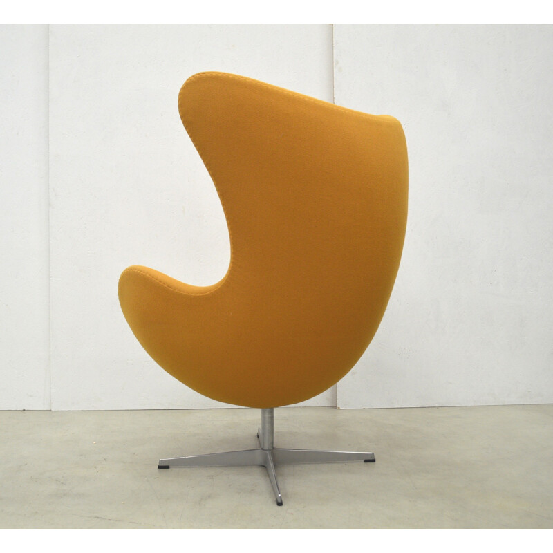 Fritz Hansen "Egg" yellow cotton armchair, Arne JACOBSEN - 2000s