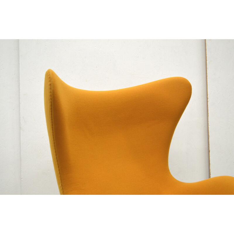 Fritz Hansen "Egg" yellow cotton armchair, Arne JACOBSEN - 2000s