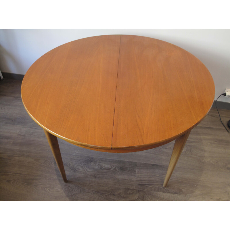 Round extendible dining table in massive wood - 1960s