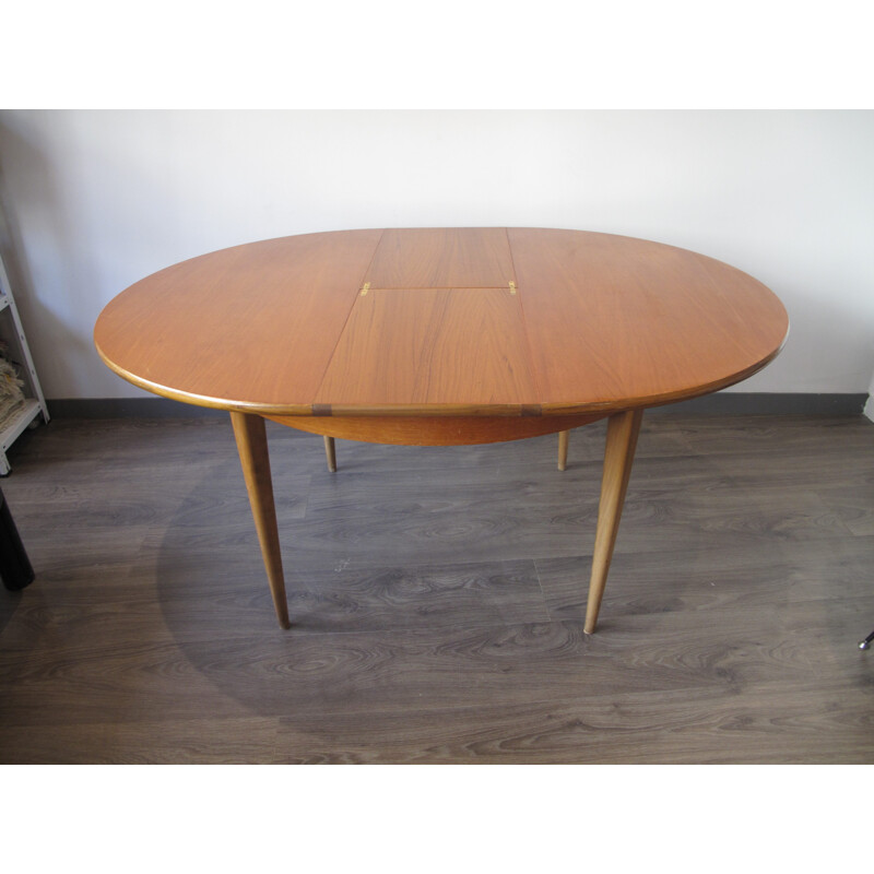 Round extendible dining table in massive wood - 1960s