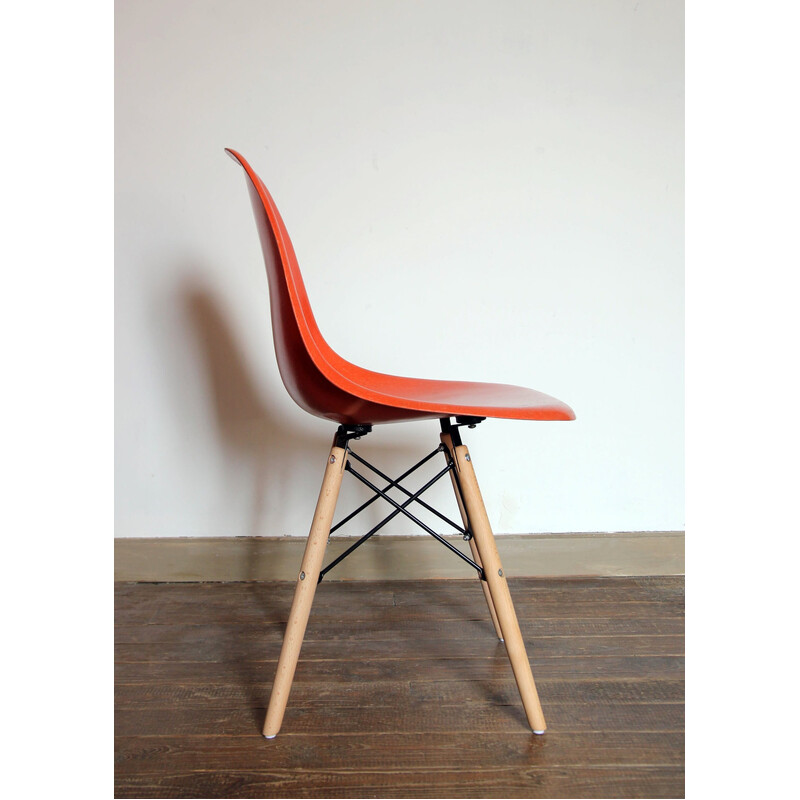 Par de cadeiras Dsw laranja vintage de Charles e Ray Eames para Herman Miller