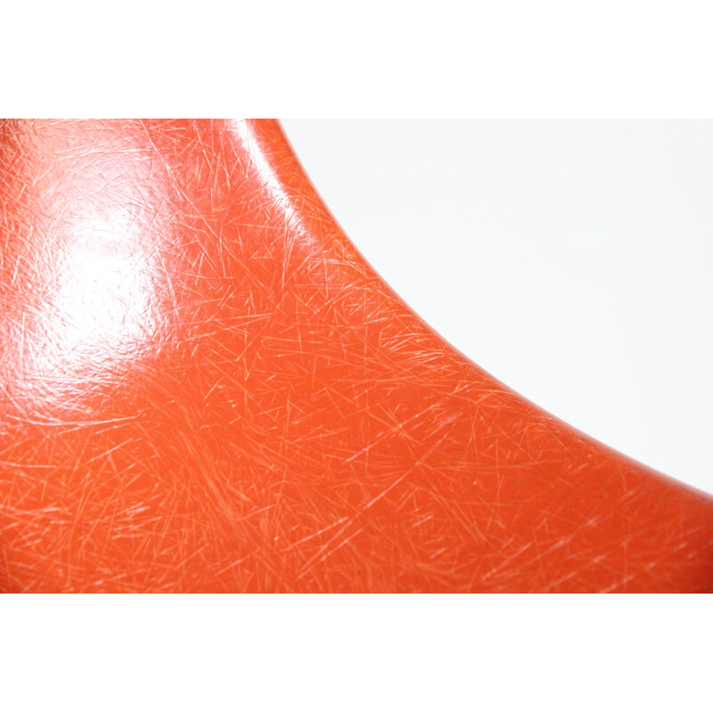 Paire de chaises vintage Dsw oranges par Charles et Ray Eames pour Herman Miller