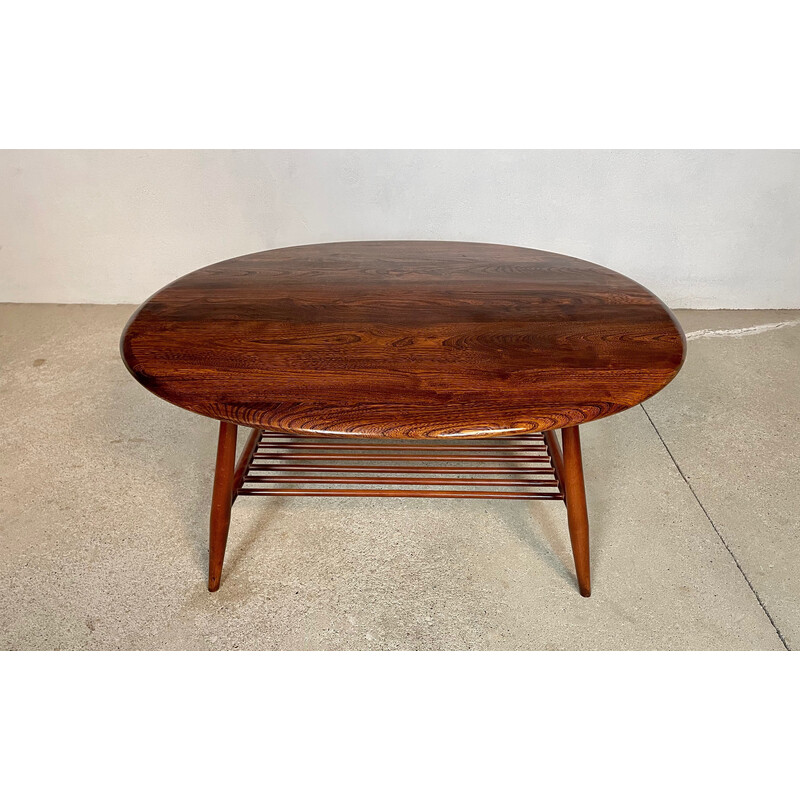 Mesa de centro ovalada vintage con estante de Lucian Randolph Ercolani para Ercol, años 50