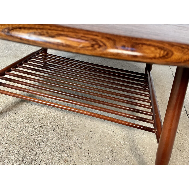 Mesa de centro ovalada vintage con estante de Lucian Randolph Ercolani para Ercol, años 50