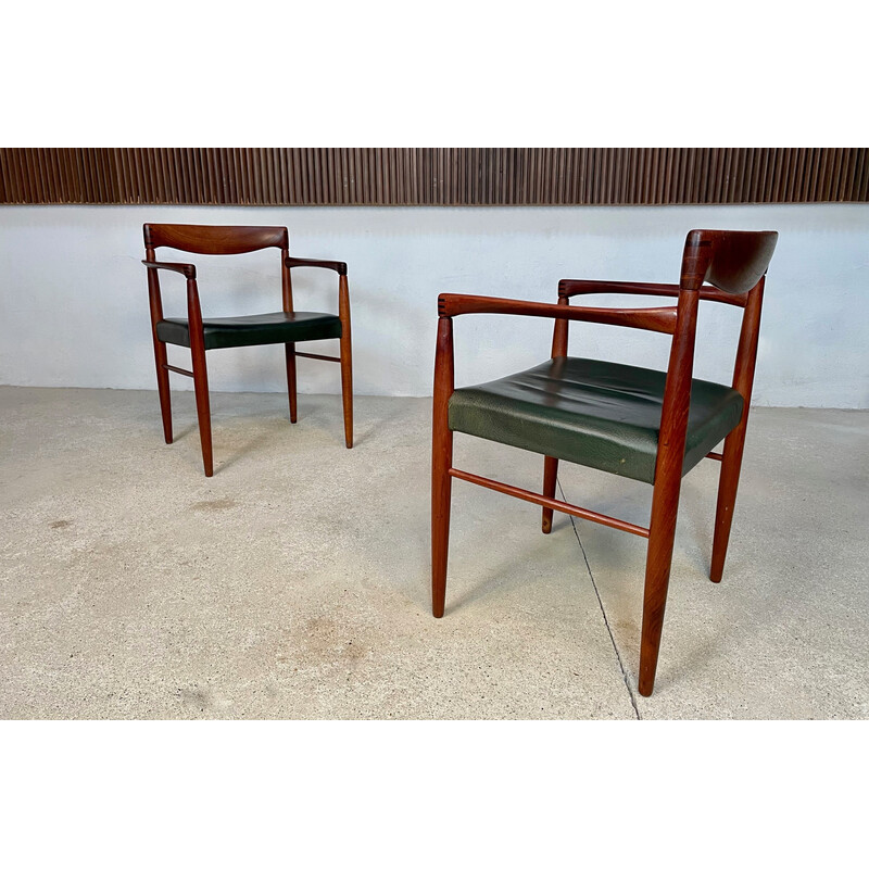 Par de poltronas dinamarquesas vintage em teca com assentos de couro por H.W. Klein para Bramin, década de 1960