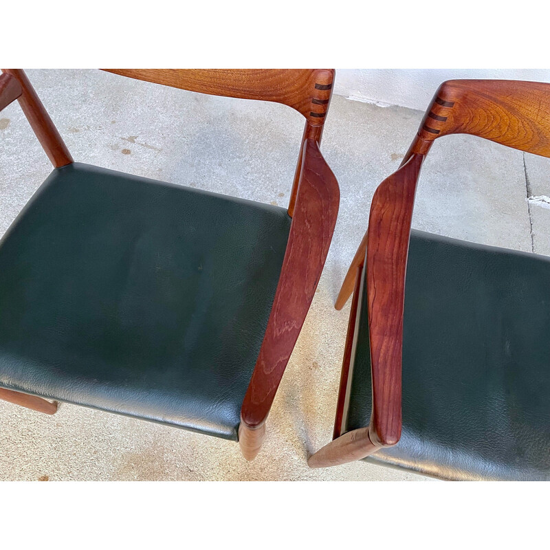 Par de poltronas dinamarquesas vintage em teca com assentos de couro por H.W. Klein para Bramin, década de 1960