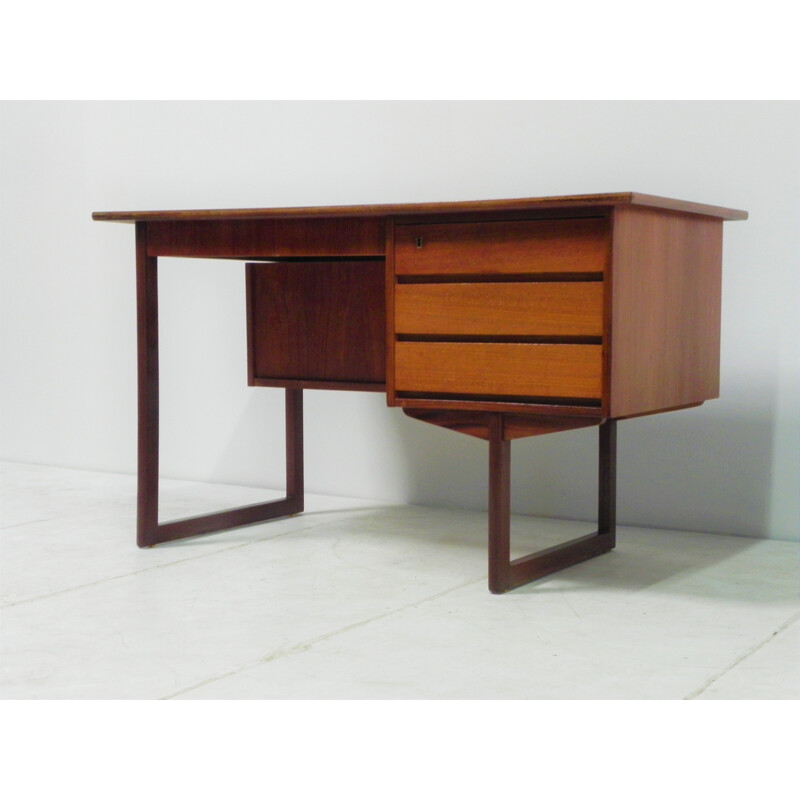 Scandinavian desk in teak on sled base - 1970s