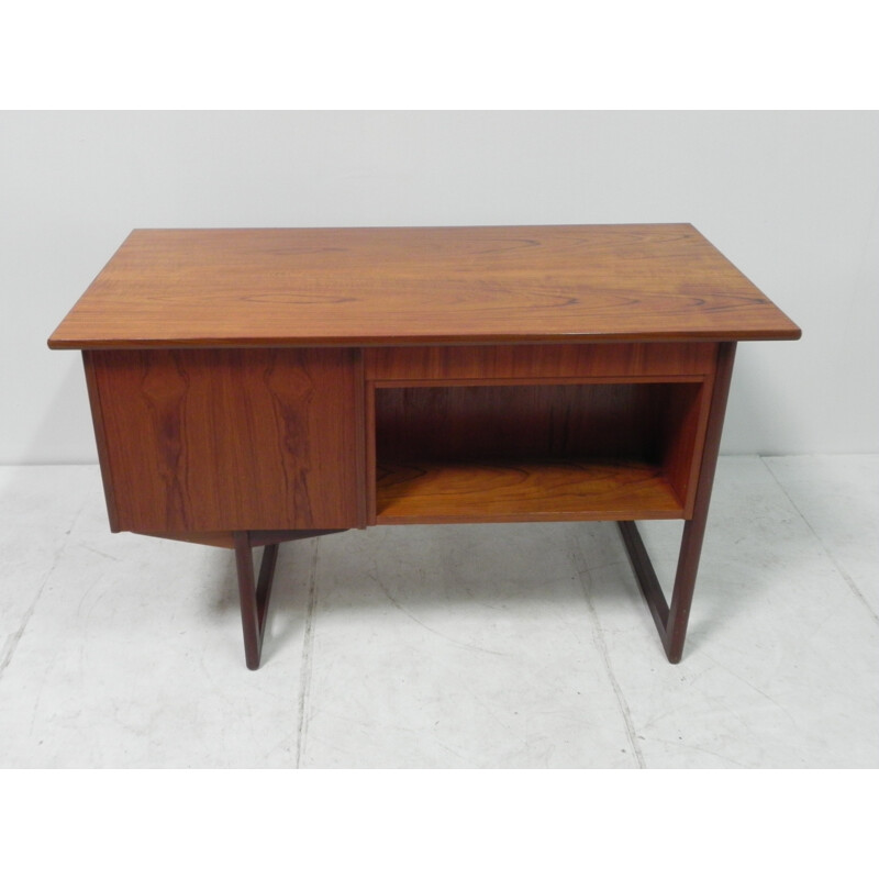 Scandinavian desk in teak on sled base - 1970s