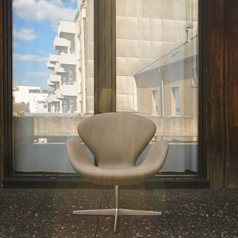 Silla giratoria vintage Swan en tela marrón de Arne Jacobsen para Fritz Hansen, 2013