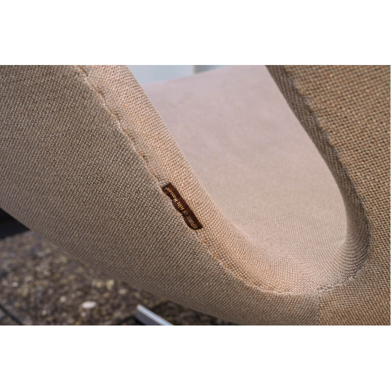 Silla giratoria vintage Swan en tela marrón de Arne Jacobsen para Fritz Hansen, 2013