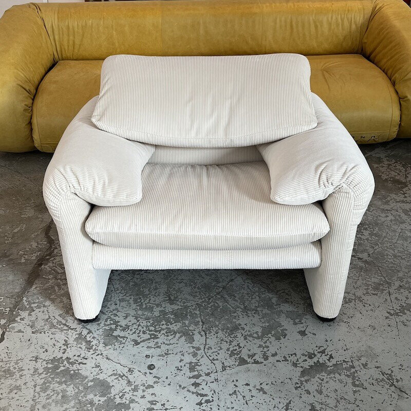 Vintage armchair and ottoman "Maralunga" by Vico Magistretti for Cassina, 1970