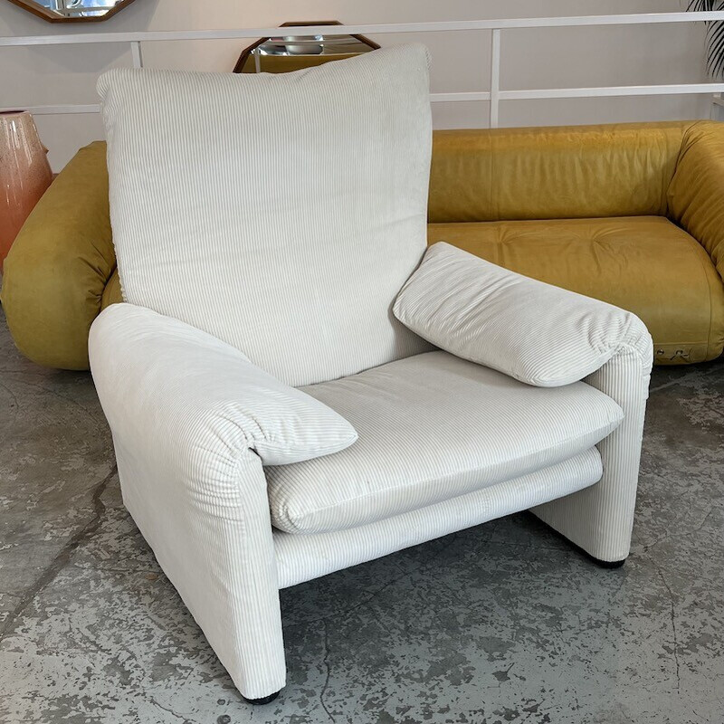 Vintage armchair and ottoman "Maralunga" by Vico Magistretti for Cassina, 1970