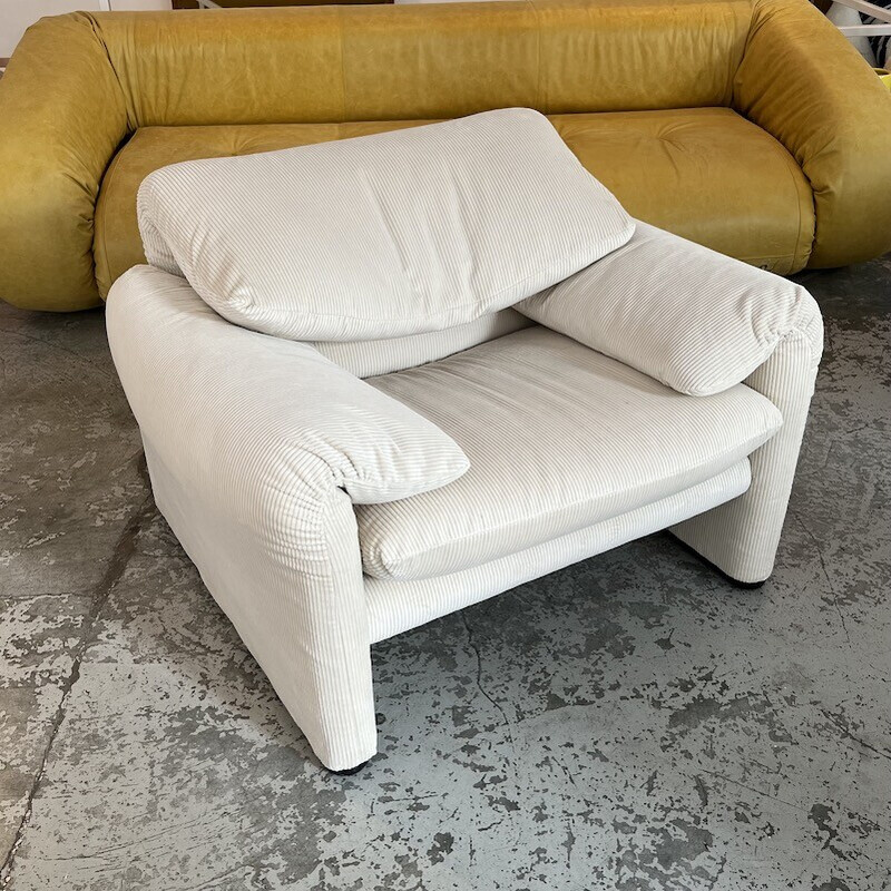 Maralunga" vintage fauteuil en voetenbank van Vico Magistretti voor Cassina, 1970