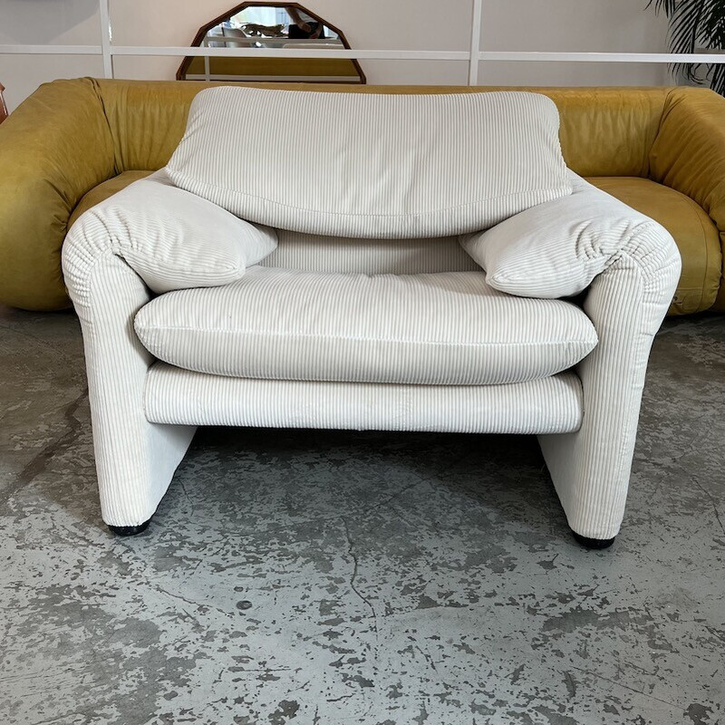 Maralunga" vintage fauteuil en voetenbank van Vico Magistretti voor Cassina, 1970