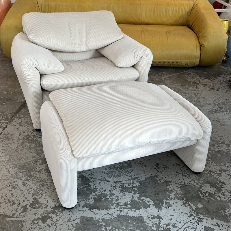 Vintage armchair and ottoman "Maralunga" by Vico Magistretti for Cassina, 1970