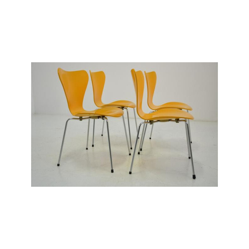 Fritz Hansen "série 7" set of 4 chairs, Arne JACOBSEN - 1970