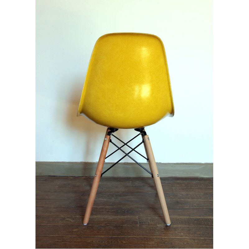 Coppia di sedie Dsw gialle vintage di Charles e Ray Eames per Herman Miller