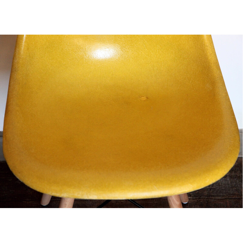 Paar vintage gele Dsw stoelen van Charles en Ray Eames voor Herman Miller
