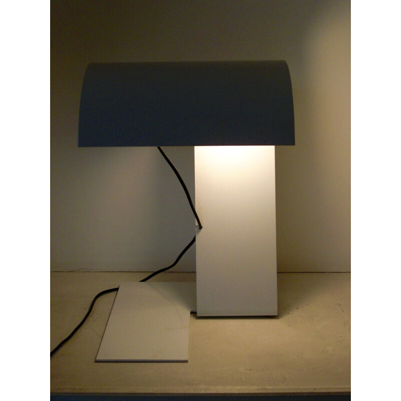Lampe de table d'une seule feuille de métal laqué - 1970