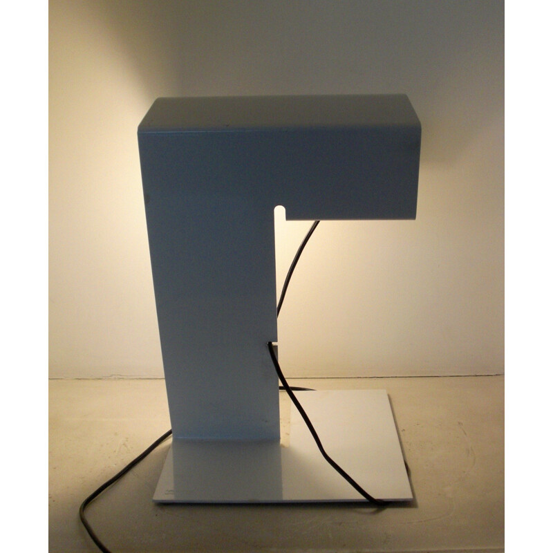 Lampe de table d'une seule feuille de métal laqué - 1970